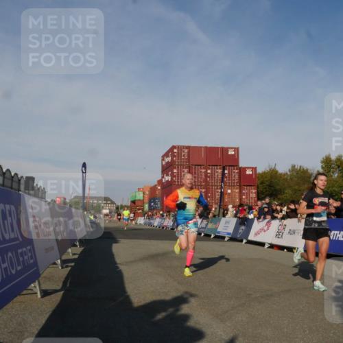 03.10.2025 - Köhlbrandbrückenlauf Matties Gatica Varas http://msf.ph/oto/9164406 03.10.2025 09:52:46 Ziel 1055, 2792, 3008, 3610, 3712 meine-sportfotos.de