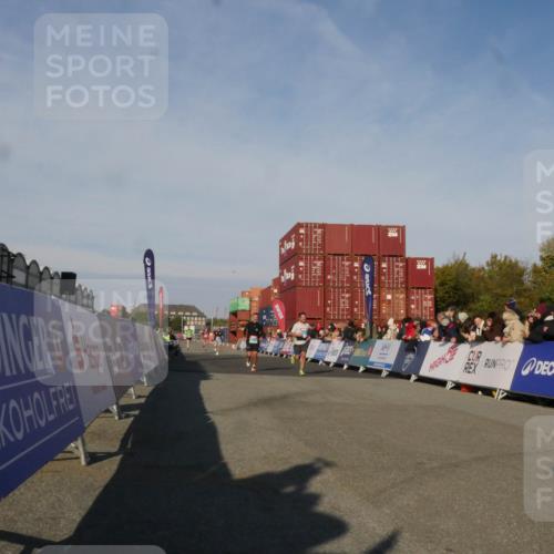 03.10.2025 - Köhlbrandbrückenlauf Matties Gatica Varas http://msf.ph/oto/9164431 03.10.2025 09:52:53 Ziel 2933, 3269, 3629, 3712 meine-sportfotos.de