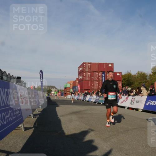 03.10.2025 - Köhlbrandbrückenlauf Matties Gatica Varas http://msf.ph/oto/9164443 03.10.2025 09:52:57 Ziel 1035, 2705, 2933, 3269, 3629 meine-sportfotos.de