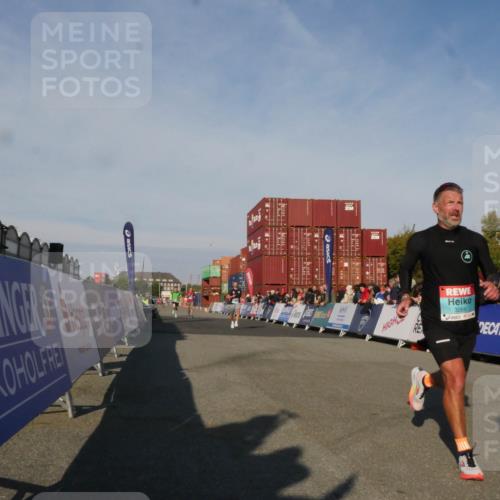03.10.2025 - Köhlbrandbrückenlauf Matties Gatica Varas http://msf.ph/oto/9164445 03.10.2025 09:52:57 Ziel 1035, 2705, 2933, 3269, 3629 meine-sportfotos.de