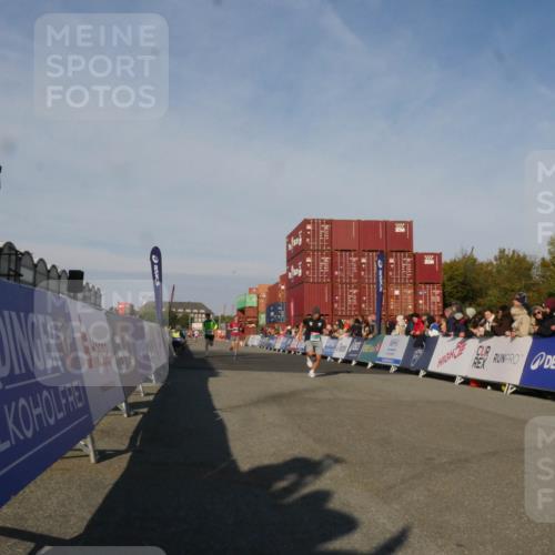 03.10.2025 - Köhlbrandbrückenlauf Matties Gatica Varas http://msf.ph/oto/9164451 03.10.2025 09:52:59 Ziel 1035, 2705, 2933, 3269, 3629 meine-sportfotos.de