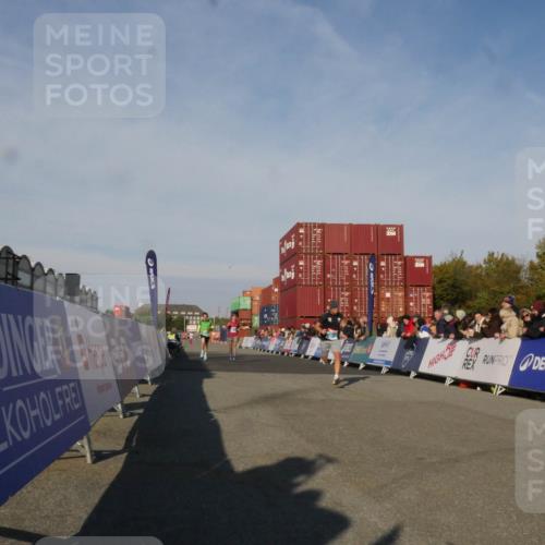 03.10.2025 - Köhlbrandbrückenlauf Matties Gatica Varas http://msf.ph/oto/9164453 03.10.2025 09:52:59 Ziel 1035, 2705, 2933, 3269, 3629 meine-sportfotos.de