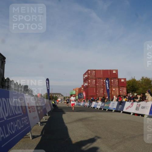 03.10.2025 - Köhlbrandbrückenlauf Matties Gatica Varas http://msf.ph/oto/9164481 03.10.2025 09:53:16 Ziel 1029, 3618 meine-sportfotos.de