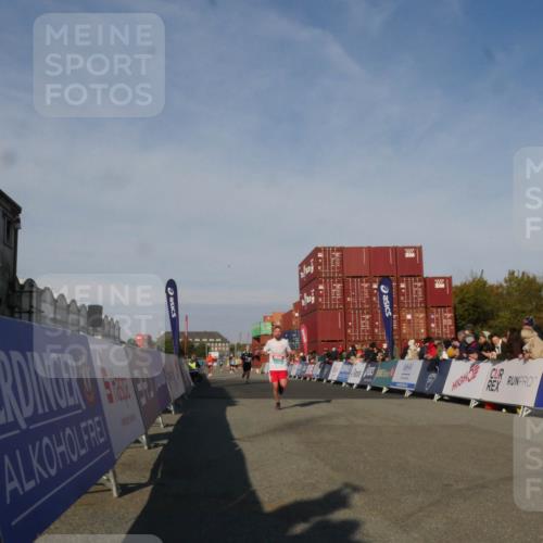 03.10.2025 - Köhlbrandbrückenlauf Matties Gatica Varas http://msf.ph/oto/9164485 03.10.2025 09:53:17 Ziel 1029, 3618 meine-sportfotos.de