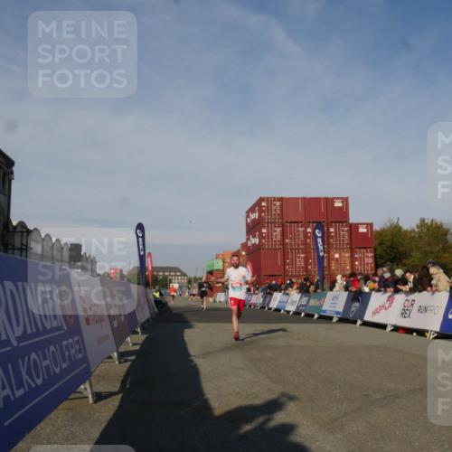 03.10.2025 - Köhlbrandbrückenlauf Matties Gatica Varas http://msf.ph/oto/9164487 03.10.2025 09:53:17 Ziel 1029, 3618 meine-sportfotos.de