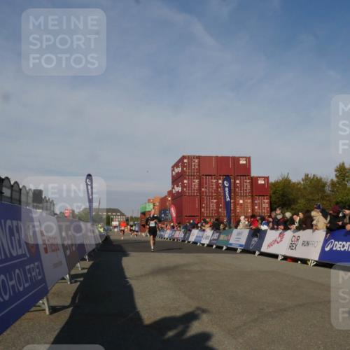 03.10.2025 - Köhlbrandbrückenlauf Matties Gatica Varas http://msf.ph/oto/9164497 03.10.2025 09:53:19 Ziel 1012, 1029, 3618 meine-sportfotos.de