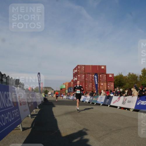 03.10.2025 - Köhlbrandbrückenlauf Matties Gatica Varas http://msf.ph/oto/9164504 03.10.2025 09:53:21 Ziel 1012, 1029, 3618, 3704 meine-sportfotos.de