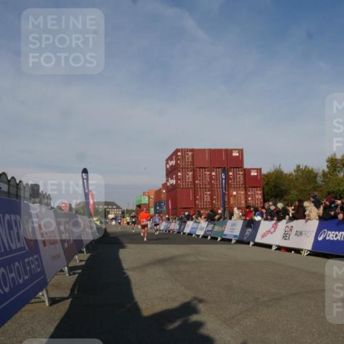 03.10.2025 - Köhlbrandbrückenlauf Matties Gatica Varas http://msf.ph/oto/9164514 03.10.2025 09:53:24 Ziel 1012, 1029, 3704 meine-sportfotos.de
