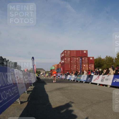 03.10.2025 - Köhlbrandbrückenlauf Matties Gatica Varas http://msf.ph/oto/9164516 03.10.2025 09:53:24 Ziel 1012, 1029, 3704 meine-sportfotos.de