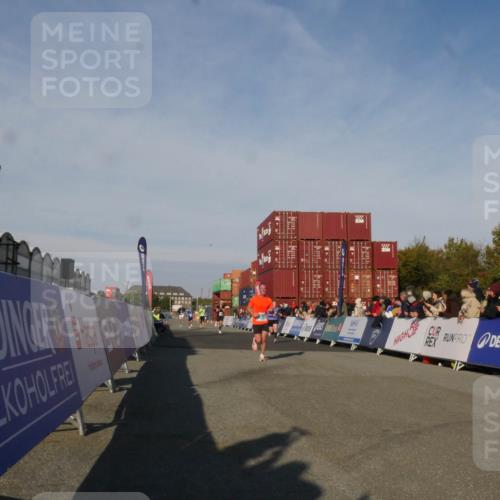 03.10.2025 - Köhlbrandbrückenlauf Matties Gatica Varas http://msf.ph/oto/9164522 03.10.2025 09:53:26 Ziel 1012, 1029, 3078, 3299, 3704 meine-sportfotos.de
