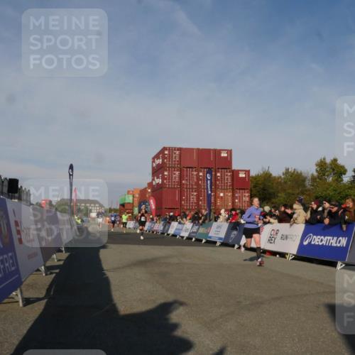 03.10.2025 - Köhlbrandbrückenlauf Matties Gatica Varas http://msf.ph/oto/9164534 03.10.2025 09:53:29 Ziel 1012, 3078, 3226, 3262, 3299, 3704 meine-sportfotos.de