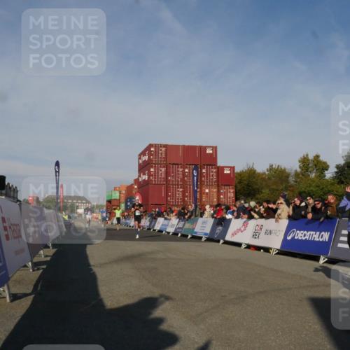03.10.2025 - Köhlbrandbrückenlauf Matties Gatica Varas http://msf.ph/oto/9164537 03.10.2025 09:53:30 Ziel 1012, 3078, 3226, 3262, 3299, 3704 meine-sportfotos.de