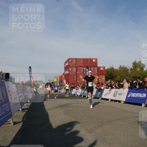 03.10.2025 - Köhlbrandbrückenlauf Matties Gatica Varas http://msf.ph/oto/9164549 03.10.2025 09:53:33 Ziel 2831, 3078, 3226, 3262, 3299 meine-sportfotos.de