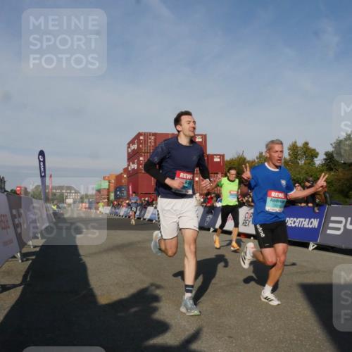 03.10.2025 - Köhlbrandbrückenlauf Matties Gatica Varas http://msf.ph/oto/9164561 03.10.2025 09:53:36 Ziel 2831, 3078, 3226, 3262, 3299, 3841 meine-sportfotos.de