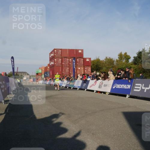 03.10.2025 - Köhlbrandbrückenlauf Matties Gatica Varas http://msf.ph/oto/9164583 03.10.2025 09:53:43 Ziel 2831, 3841 meine-sportfotos.de