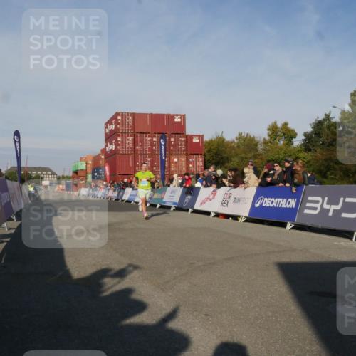03.10.2025 - Köhlbrandbrückenlauf Matties Gatica Varas http://msf.ph/oto/9164587 03.10.2025 09:53:44 Ziel 3841 meine-sportfotos.de