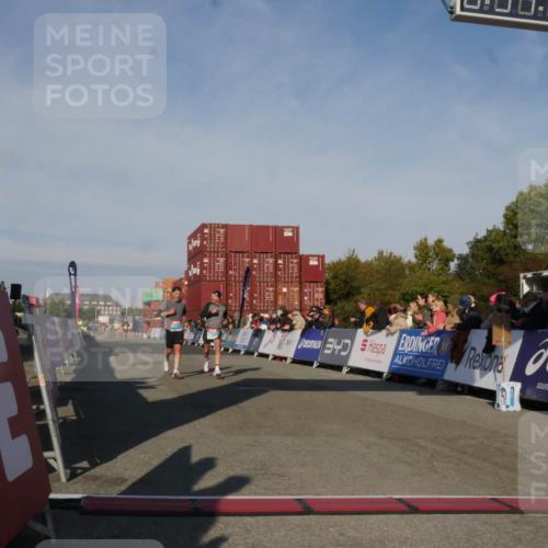 03.10.2025 - Köhlbrandbrückenlauf Matties Gatica Varas http://msf.ph/oto/9164602 03.10.2025 09:54:23 Ziel 1037, 3785 meine-sportfotos.de