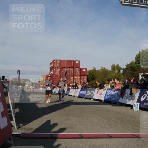 03.10.2025 - Köhlbrandbrückenlauf Matties Gatica Varas http://msf.ph/oto/9164604 03.10.2025 09:54:23 Ziel 1037, 3785 meine-sportfotos.de