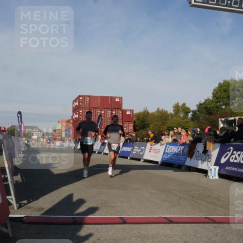03.10.2025 - Köhlbrandbrückenlauf Matties Gatica Varas http://msf.ph/oto/9164610 03.10.2025 09:54:24 Ziel 1037, 3785 meine-sportfotos.de