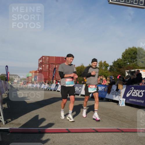 03.10.2025 - Köhlbrandbrückenlauf Matties Gatica Varas http://msf.ph/oto/9164613 03.10.2025 09:54:25 Ziel 1037, 1061, 3785 meine-sportfotos.de