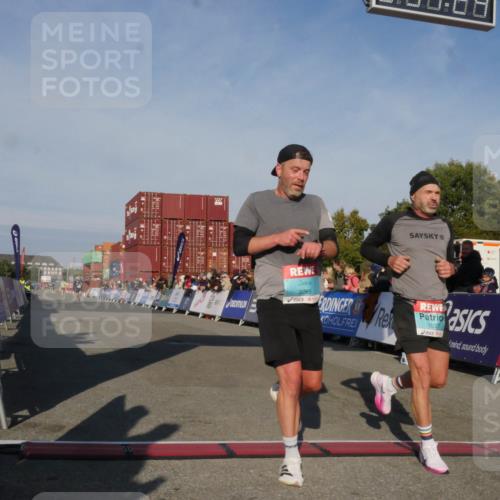 03.10.2025 - Köhlbrandbrückenlauf Matties Gatica Varas http://msf.ph/oto/9164615 03.10.2025 09:54:26 Ziel 1061 meine-sportfotos.de