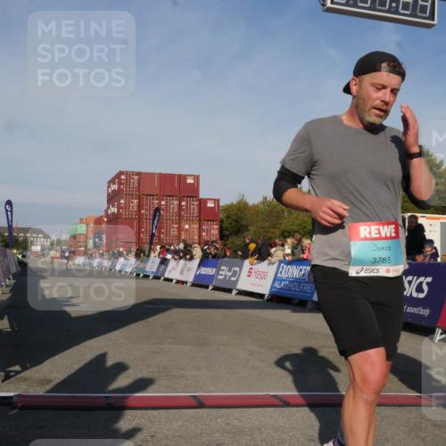 03.10.2025 - Köhlbrandbrückenlauf Matties Gatica Varas http://msf.ph/oto/9164617 03.10.2025 09:54:26 Ziel 1061 meine-sportfotos.de