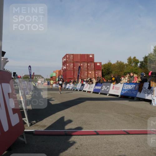 03.10.2025 - Köhlbrandbrückenlauf Matties Gatica Varas http://msf.ph/oto/9164620 03.10.2025 09:54:32 Ziel 1061, 1462 meine-sportfotos.de