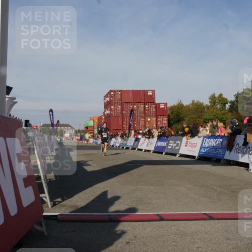 03.10.2025 - Köhlbrandbrückenlauf Matties Gatica Varas http://msf.ph/oto/9164622 03.10.2025 09:54:33 Ziel 1061, 1462 meine-sportfotos.de