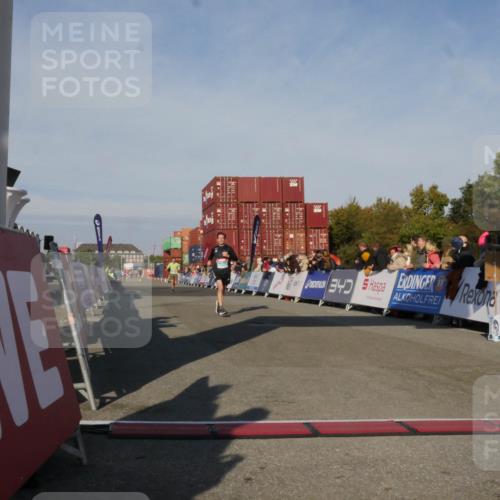 03.10.2025 - Köhlbrandbrückenlauf Matties Gatica Varas http://msf.ph/oto/9164625 03.10.2025 09:54:34 Ziel 1061, 1462 meine-sportfotos.de