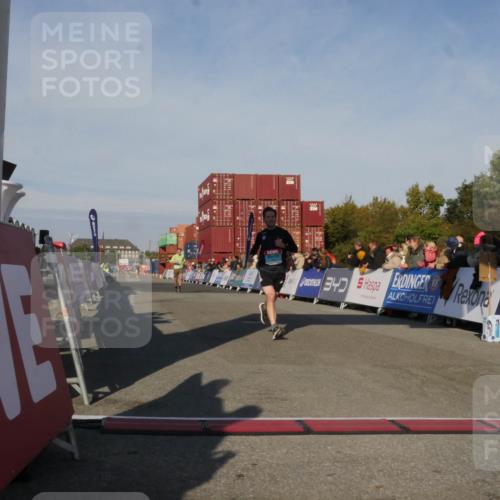 03.10.2025 - Köhlbrandbrückenlauf Matties Gatica Varas http://msf.ph/oto/9164631 03.10.2025 09:54:35 Ziel 1061, 1462 meine-sportfotos.de