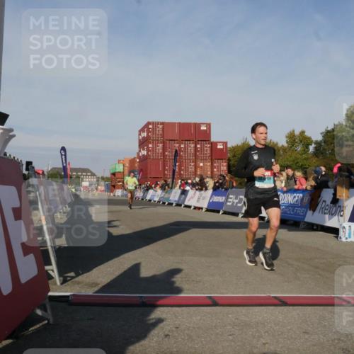 03.10.2025 - Köhlbrandbrückenlauf Matties Gatica Varas http://msf.ph/oto/9164634 03.10.2025 09:54:36 Ziel 1061, 1462 meine-sportfotos.de