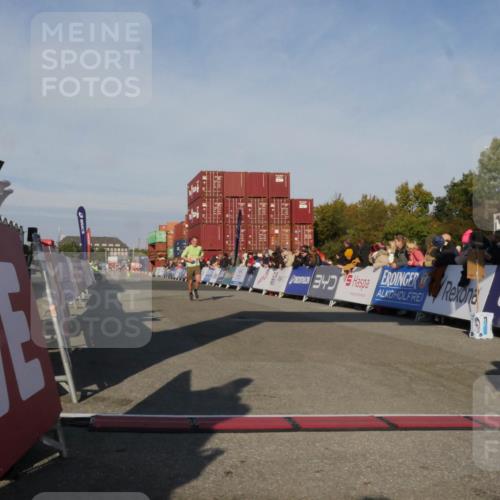 03.10.2025 - Köhlbrandbrückenlauf Matties Gatica Varas http://msf.ph/oto/9164638 03.10.2025 09:54:37 Ziel 1061, 1462 meine-sportfotos.de