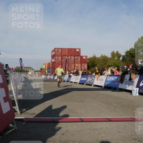 03.10.2025 - Köhlbrandbrückenlauf Matties Gatica Varas http://msf.ph/oto/9164642 03.10.2025 09:54:38 Ziel 1462 meine-sportfotos.de