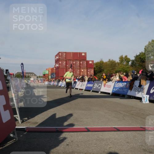 03.10.2025 - Köhlbrandbrückenlauf Matties Gatica Varas http://msf.ph/oto/9164644 03.10.2025 09:54:39 Ziel 1462 meine-sportfotos.de