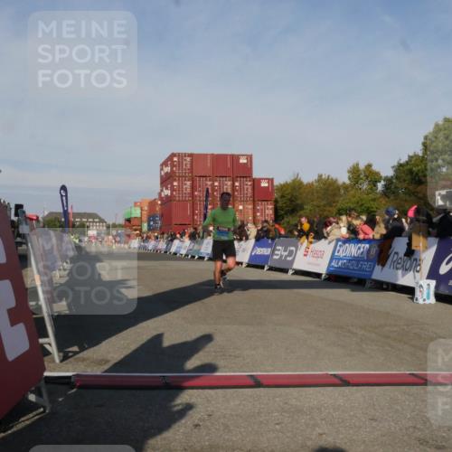 03.10.2025 - Köhlbrandbrückenlauf Matties Gatica Varas http://msf.ph/oto/9164645 03.10.2025 09:54:39 Ziel 1462 meine-sportfotos.de