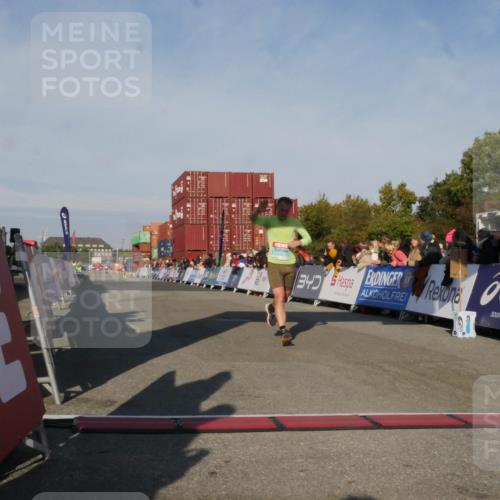 03.10.2025 - Köhlbrandbrückenlauf Matties Gatica Varas http://msf.ph/oto/9164647 03.10.2025 09:54:40 Ziel 1462 meine-sportfotos.de