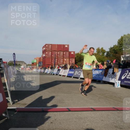 03.10.2025 - Köhlbrandbrückenlauf Matties Gatica Varas http://msf.ph/oto/9164649 03.10.2025 09:54:40 Ziel 1462 meine-sportfotos.de