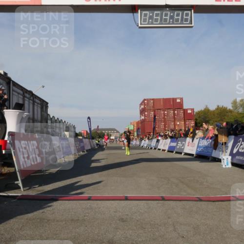 03.10.2025 - Köhlbrandbrückenlauf Matties Gatica Varas http://msf.ph/oto/9164653 03.10.2025 09:54:51 Ziel 2961, 3376, 3527, 3609 meine-sportfotos.de