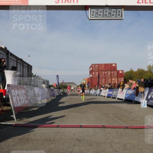 03.10.2025 - Köhlbrandbrückenlauf Matties Gatica Varas http://msf.ph/oto/9164655 03.10.2025 09:54:52 Ziel 2961, 3376, 3527, 3609 meine-sportfotos.de