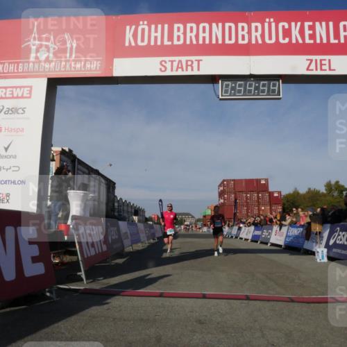 03.10.2025 - Köhlbrandbrückenlauf Matties Gatica Varas http://msf.ph/oto/9164673 03.10.2025 09:54:56 Ziel 1268, 2961, 3193, 3376, 3527 meine-sportfotos.de
