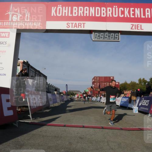 03.10.2025 - Köhlbrandbrückenlauf Matties Gatica Varas http://msf.ph/oto/9164709 03.10.2025 09:55:07 Ziel 2879, 3083, 3152, 3193, 3288, 3490, 3628, 3715, 3720 meine-sportfotos.de