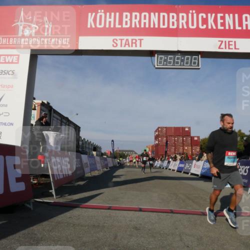 03.10.2025 - Köhlbrandbrückenlauf Matties Gatica Varas http://msf.ph/oto/9164711 03.10.2025 09:55:08 Ziel 2879, 3083, 3152, 3288, 3490, 3628, 3702, 3715, 3720 meine-sportfotos.de