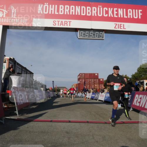 03.10.2025 - Köhlbrandbrückenlauf Matties Gatica Varas http://msf.ph/oto/9164723 03.10.2025 09:55:11 Ziel 2879, 3083, 3152, 3288, 3490, 3628, 3702, 3715, 3720 meine-sportfotos.de