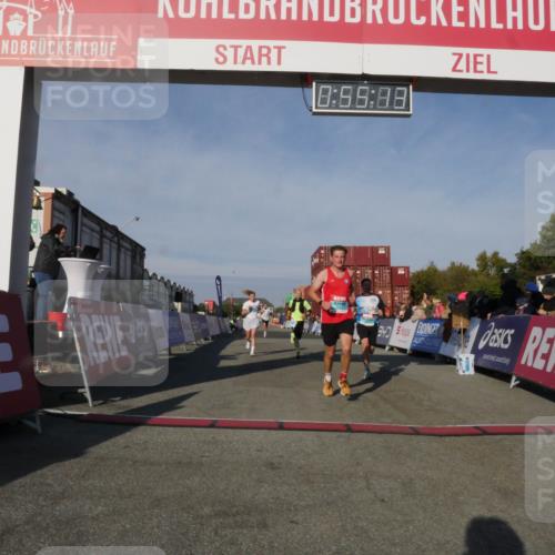 03.10.2025 - Köhlbrandbrückenlauf Matties Gatica Varas http://msf.ph/oto/9164729 03.10.2025 09:55:15 Ziel 2879, 3152, 3702, 3715, 3720 meine-sportfotos.de