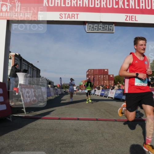 03.10.2025 - Köhlbrandbrückenlauf Matties Gatica Varas http://msf.ph/oto/9164733 03.10.2025 09:55:16 Ziel 2879, 3702, 3715, 3720 meine-sportfotos.de