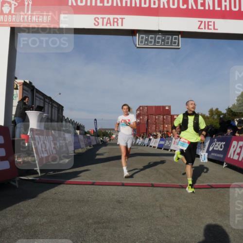 03.10.2025 - Köhlbrandbrückenlauf Matties Gatica Varas http://msf.ph/oto/9164738 03.10.2025 09:55:17 Ziel 3702, 3715, 3720 meine-sportfotos.de