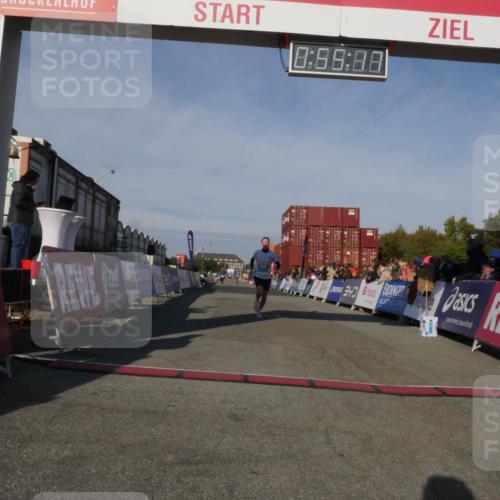 03.10.2025 - Köhlbrandbrückenlauf Matties Gatica Varas http://msf.ph/oto/9164745 03.10.2025 09:55:19 Ziel 1184, 3185, 3702 meine-sportfotos.de
