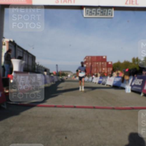 03.10.2025 - Köhlbrandbrückenlauf Matties Gatica Varas http://msf.ph/oto/9164747 03.10.2025 09:55:19 Ziel 1184, 3185, 3702 meine-sportfotos.de