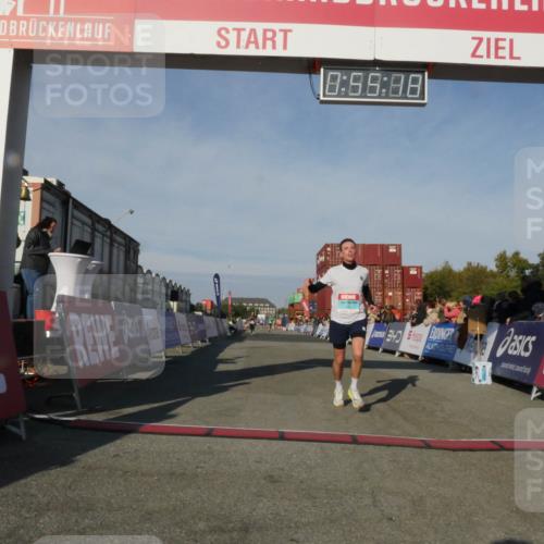 03.10.2025 - Köhlbrandbrückenlauf Matties Gatica Varas http://msf.ph/oto/9164749 03.10.2025 09:55:20 Ziel 1184, 3185, 3702 meine-sportfotos.de