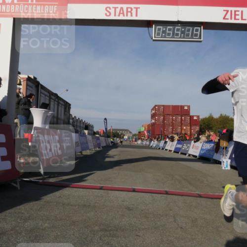 03.10.2025 - Köhlbrandbrückenlauf Matties Gatica Varas http://msf.ph/oto/9164753 03.10.2025 09:55:21 Ziel 1184, 3185 meine-sportfotos.de